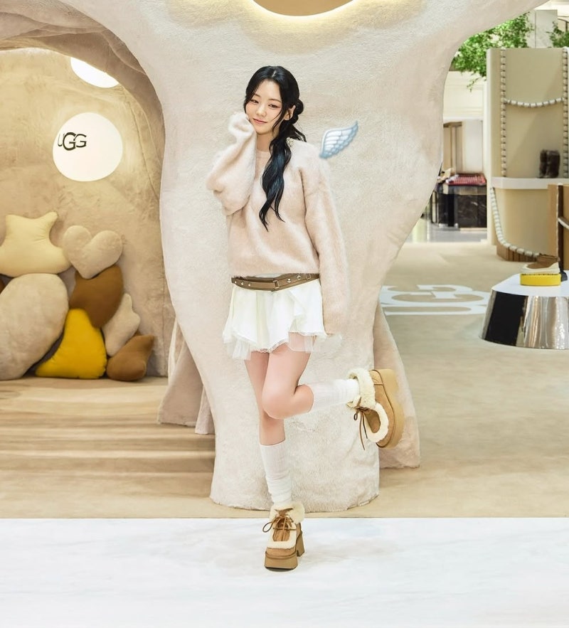 She Sleeps 10 Hours and Has Killer Proportions—Watch Jo I-hyun Build Entire Moods Around Bags
