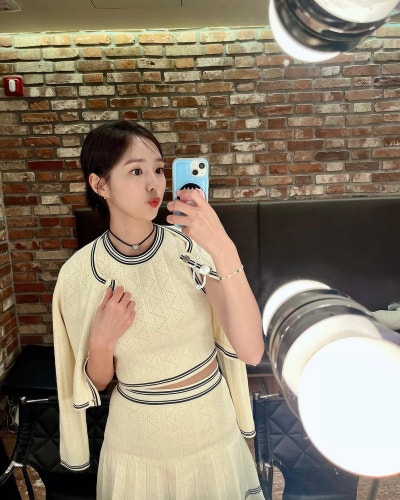 She Laughed Off Dating Rumors Like It Was a Tasting—Watch How Chae Soo Bin Masters Tweed & Burgundy