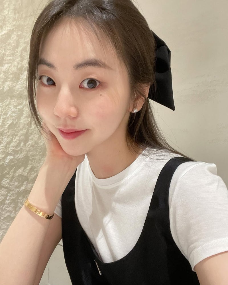From Girl-Group Maknae to Theater Star: An So-hee's Casual Mastery