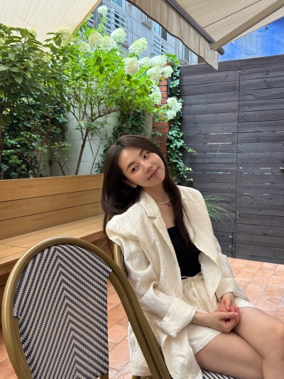 From Girl-Group Maknae to Theater Star: An So-hee's Casual Mastery