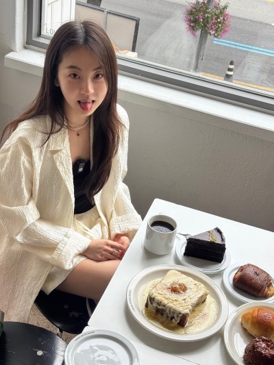 From Girl-Group Maknae to Theater Star: An So-hee's Casual Mastery