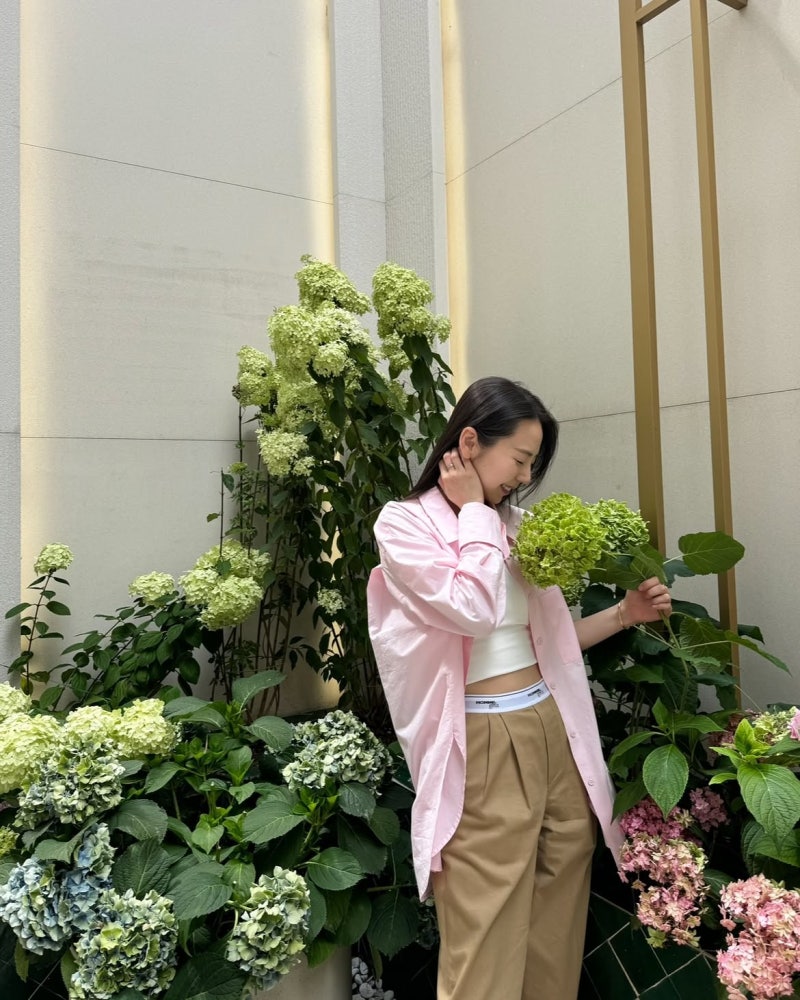 From Girl-Group Maknae to Theater Star: An So-hee's Casual Mastery