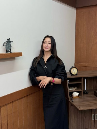 100-Year-Beauty Approach: Kim Hee-sun Shows Why Monochrome Isn't Boring