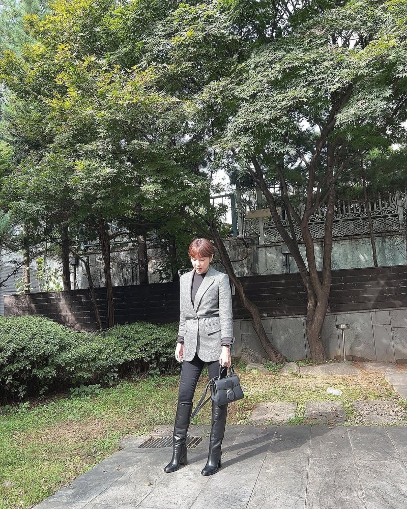 From K-Pop Icon to Style Sage: Seo In-young's Secret Formula for One Strong Detail