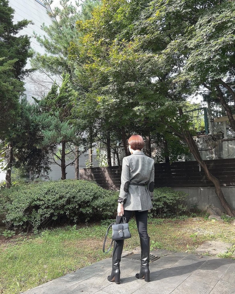 From K-Pop Icon to Style Sage: Seo In-young's Secret Formula for One Strong Detail