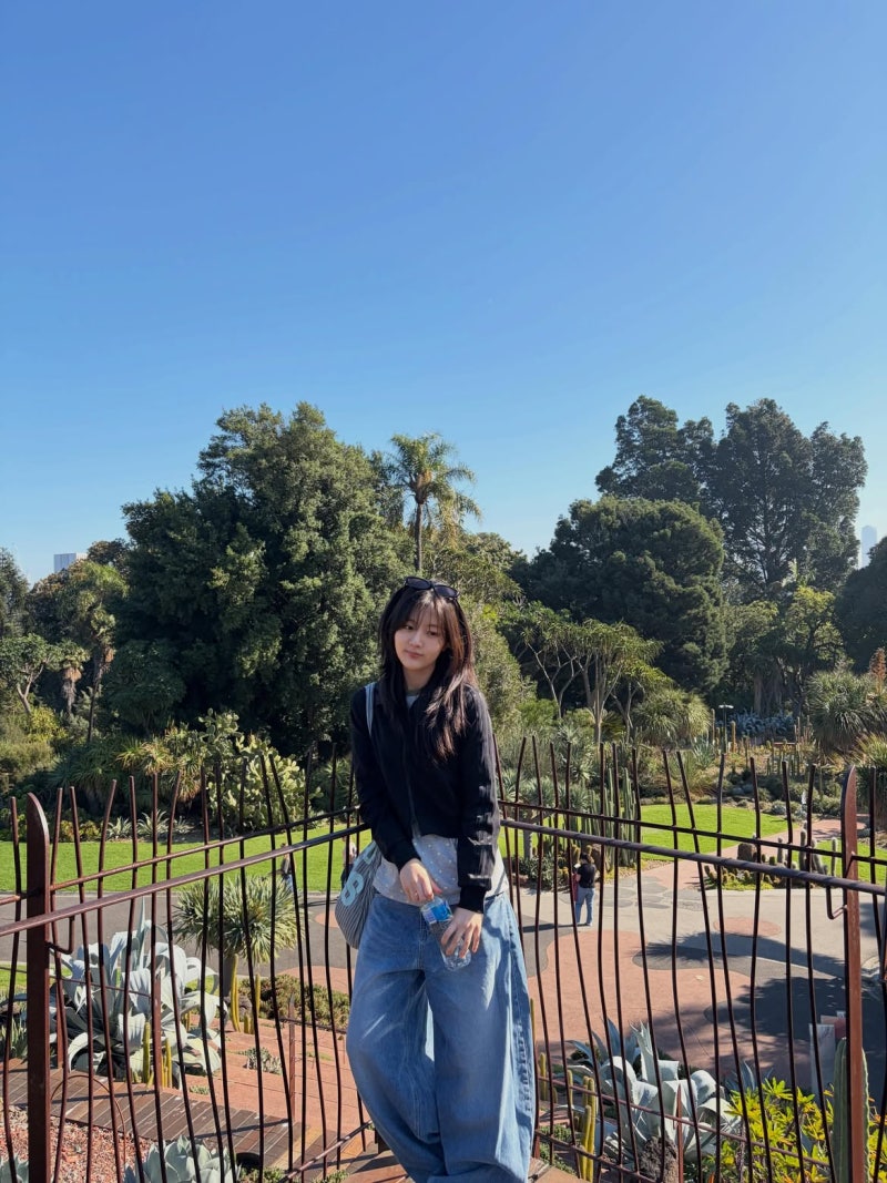 An outfit that accentuates the waistline of the actress who beat a 300:1 competition ratio for her debut opposite a top star... and holds the record for the youngest MC in history!