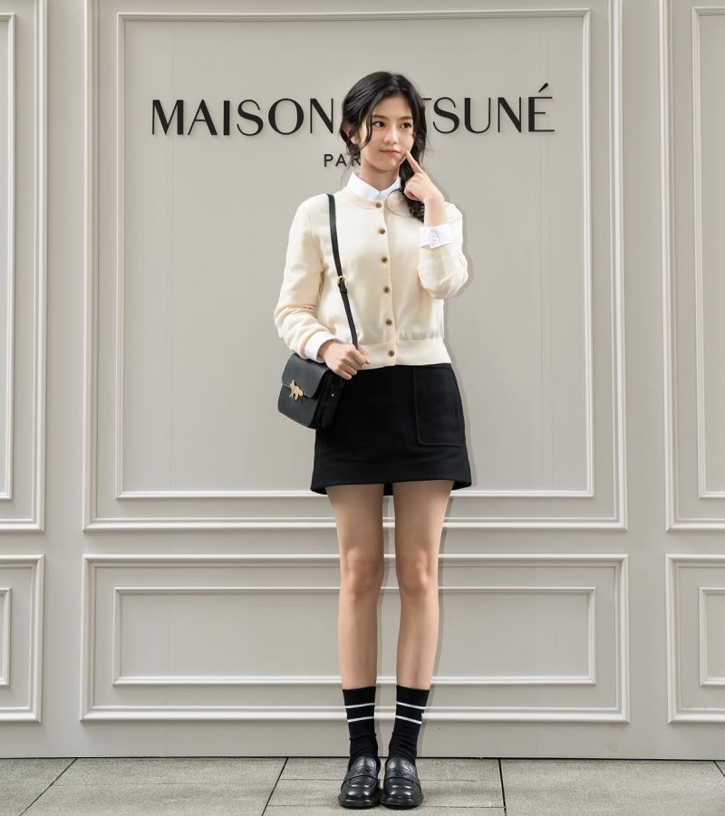 An outfit that accentuates the waistline of the actress who beat a 300:1 competition ratio for her debut opposite a top star... and holds the record for the youngest MC in history!