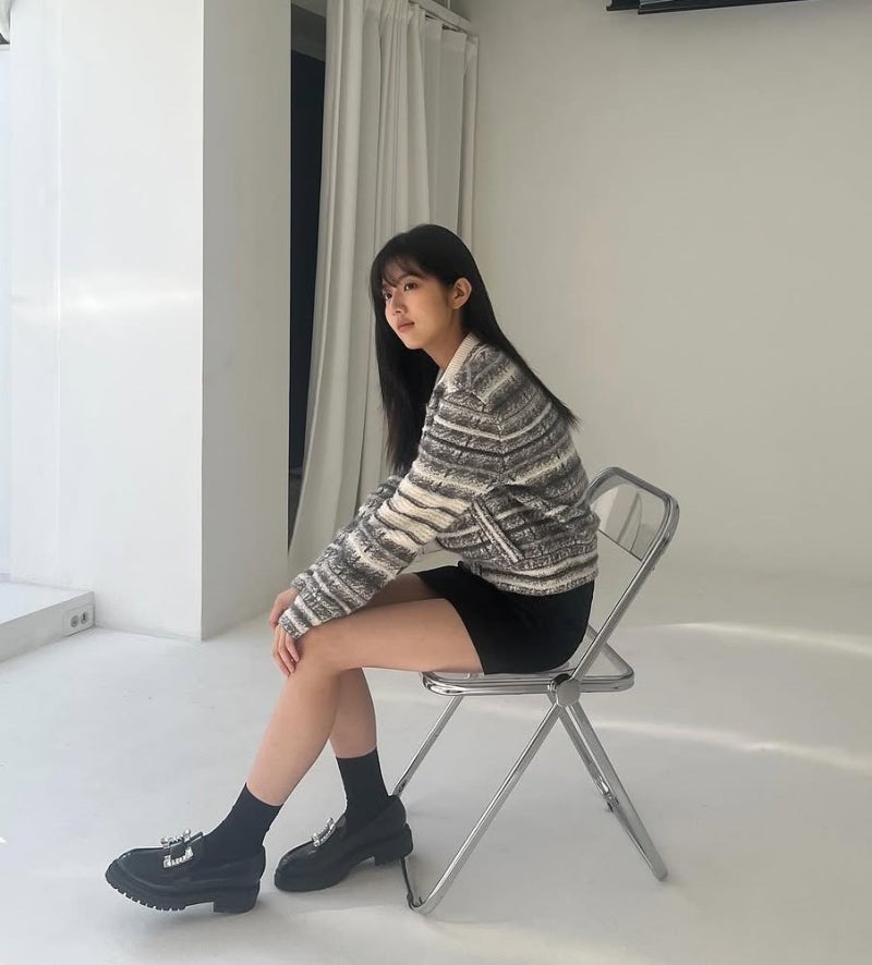 An outfit that accentuates the waistline of the actress who beat a 300:1 competition ratio for her debut opposite a top star... and holds the record for the youngest MC in history!