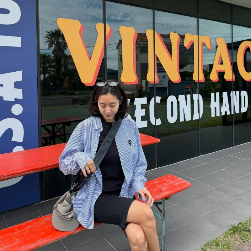 She is tall, but her arms and legs are exceptionally long, so her sleeves were always too short... The 'honey thighs' actress's method for choosing bottoms that make her legs look longer!