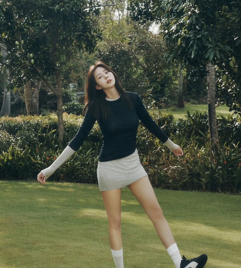 She is tall, but her arms and legs are exceptionally long, so her sleeves were always too short... The 'honey thighs' actress's method for choosing bottoms that make her legs look longer!