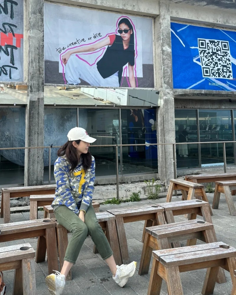 A complete summary of the 3 outfit styles perfected by an actress who played a completely opposite character in her debut work, despite coming from a family with a curfew until marriage!