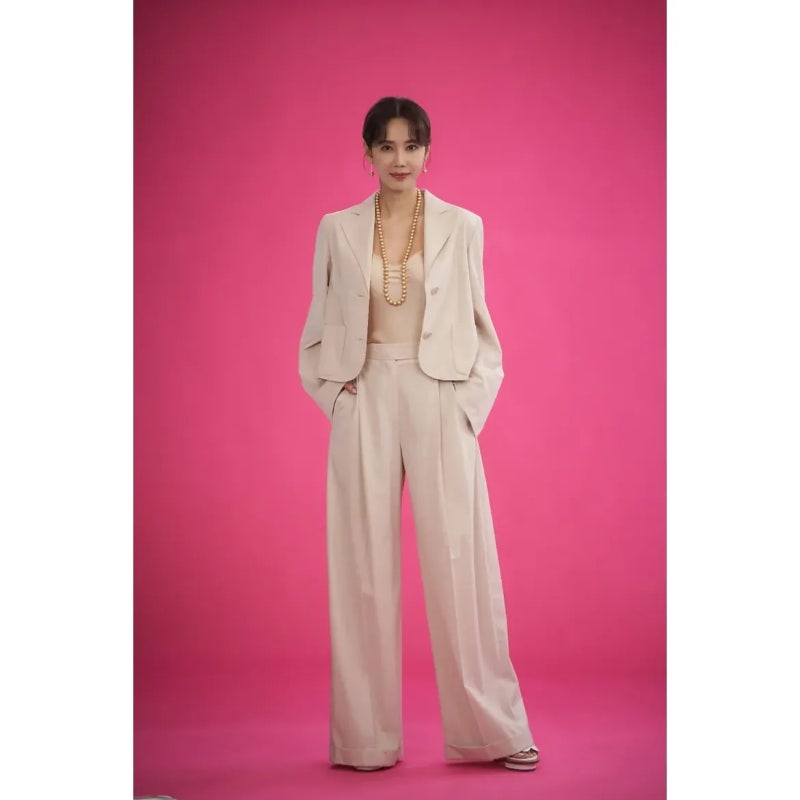 It’s just a comment on TV, but she looks so young she could be mistaken for a daughter or sister... Here is how a Miss Korea actress chooses bottoms to make her legs look longer!