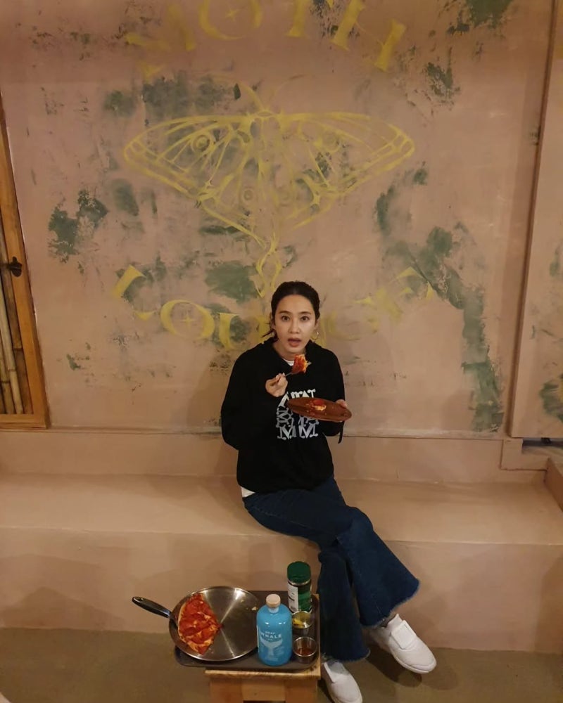 It’s just a comment on TV, but she looks so young she could be mistaken for a daughter or sister... Here is how a Miss Korea actress chooses bottoms to make her legs look longer!