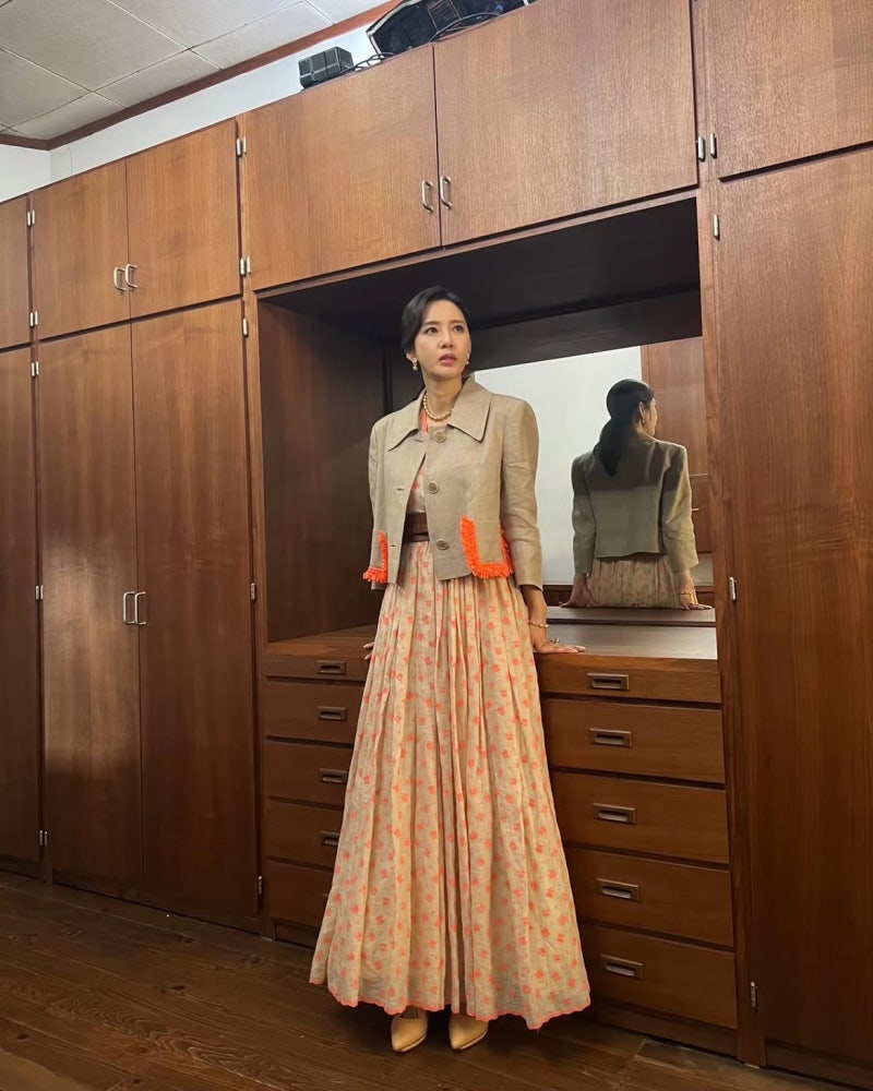 It’s just a comment on TV, but she looks so young she could be mistaken for a daughter or sister... Here is how a Miss Korea actress chooses bottoms to make her legs look longer!
