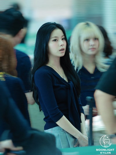 Kyujin's Elegant Escape: How NmiXX's Oldest Became a Wealthy Daughter Headed to Barcelona