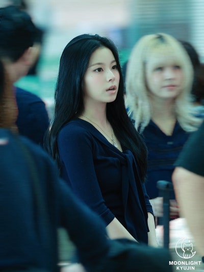 Kyujin's Elegant Escape: How NmiXX's Oldest Became a Wealthy Daughter Headed to Barcelona