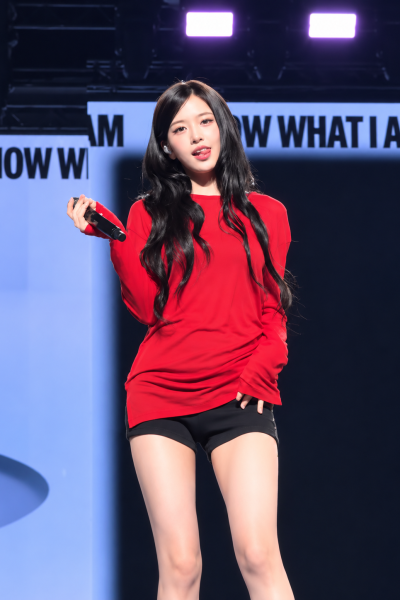Enough To Make Otakus Lose Their Minds..❤️ Yujin Showing Off Her Long Legs In A Red Sweater, The Instagram Casual Look That Screams Girlfriend Material👓