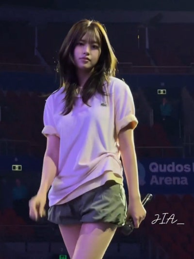 Enough To Make Otakus Lose Their Minds..❤️ Yujin Showing Off Her Long Legs In A Red Sweater, The Instagram Casual Look That Screams Girlfriend Material👓
