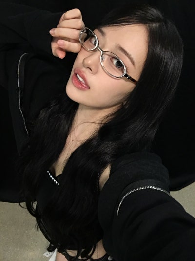 Enough To Make Otakus Lose Their Minds..❤️ Yujin Showing Off Her Long Legs In A Red Sweater, The Instagram Casual Look That Screams Girlfriend Material👓