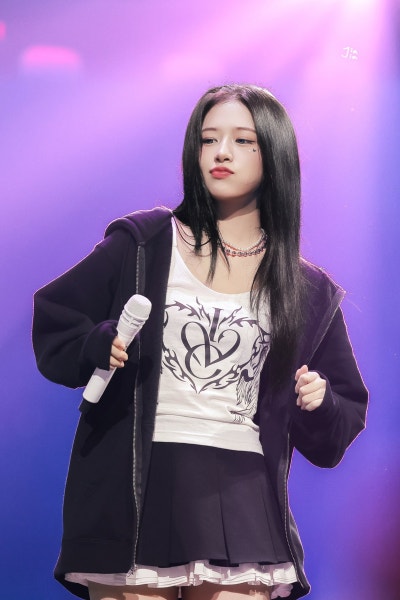 Enough To Make Otakus Lose Their Minds..❤️ Yujin Showing Off Her Long Legs In A Red Sweater, The Instagram Casual Look That Screams Girlfriend Material👓