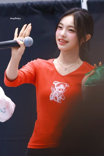 "I really want to grow up slowly..๐ฉท" The fresh fan signing visuals of Ian, the magnesium-deficient girl who recently perfectly recreated her peak visuals from her early debut days๐