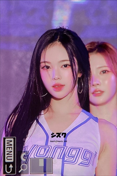 "I really want to grow up slowly..๐ฉท" The fresh fan signing visuals of Ian, the magnesium-deficient girl who recently perfectly recreated her peak visuals from her early debut days๐
