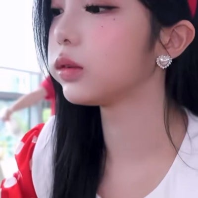 "I really want to grow up slowly..๐ฉท" The fresh fan signing visuals of Ian, the magnesium-deficient girl who recently perfectly recreated her peak visuals from her early debut days๐