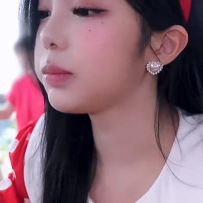 "I really want to grow up slowly..๐ฉท" The fresh fan signing visuals of Ian, the magnesium-deficient girl who recently perfectly recreated her peak visuals from her early debut days๐