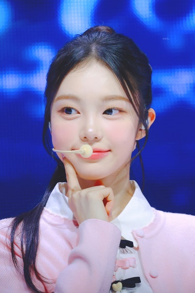 "I really want to grow up slowly..๐ฉท" The fresh fan signing visuals of Ian, the magnesium-deficient girl who recently perfectly recreated her peak visuals from her early debut days๐