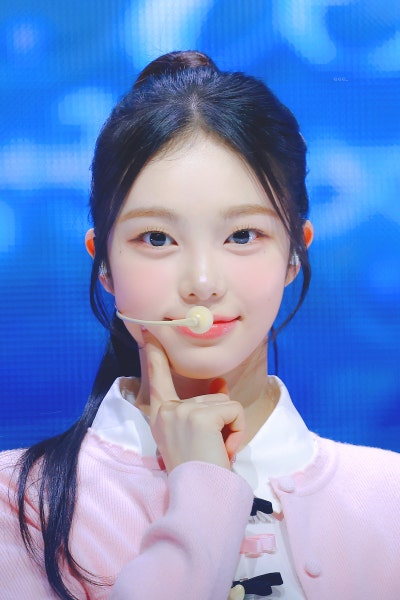 "I really want to grow up slowly..๐ฉท" The fresh fan signing visuals of Ian, the magnesium-deficient girl who recently perfectly recreated her peak visuals from her early debut days๐
