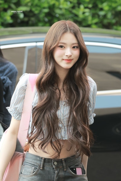 Seriously, she is the undisputed queen of 5th generation girl groups..๐ค Miyao Anna, who completely stole the airport with her flawless goddess beauty, presents a breathtaking airport fashion visual๐