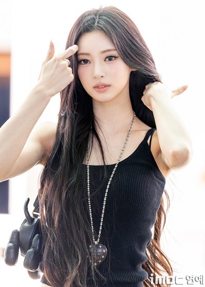 Seriously, she is the undisputed queen of 5th generation girl groups..๐ค Miyao Anna, who completely stole the airport with her flawless goddess beauty, presents a breathtaking airport fashion visual๐
