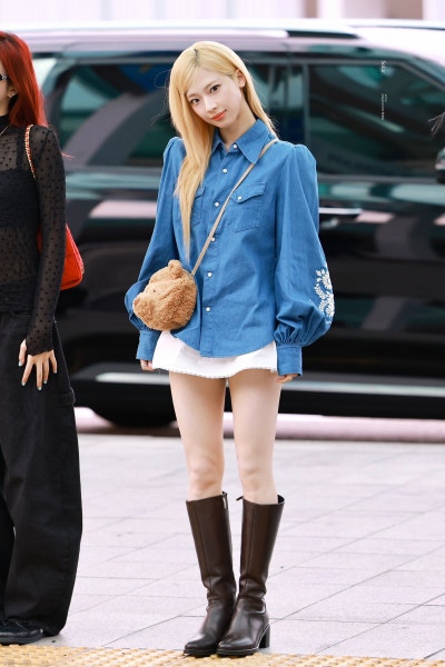 Seriously, she's cute no matter how many times I look at her..🧸 Teddy Bear Princess Luca, who followed Jennie's lead with a teddy bear bag, presents her super kawaii airport fashion💙