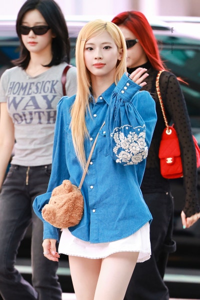 Seriously, she's cute no matter how many times I look at her..🧸 Teddy Bear Princess Luca, who followed Jennie's lead with a teddy bear bag, presents her super kawaii airport fashion💙