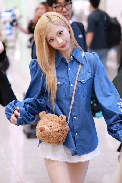 Seriously, she's cute no matter how many times I look at her..🧸 Teddy Bear Princess Luca, who followed Jennie's lead with a teddy bear bag, presents her super kawaii airport fashion💙