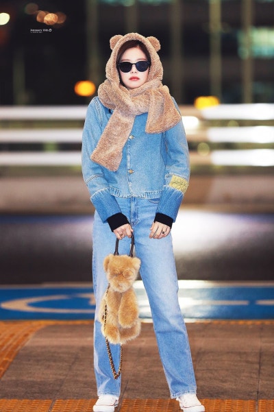 Seriously, she's cute no matter how many times I look at her..🧸 Teddy Bear Princess Luca, who followed Jennie's lead with a teddy bear bag, presents her super kawaii airport fashion💙