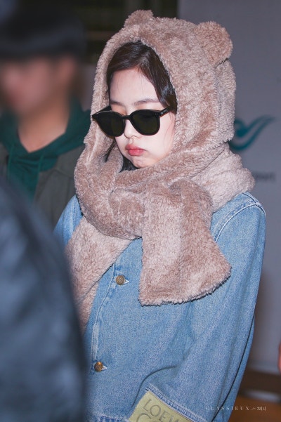 Seriously, she's cute no matter how many times I look at her..🧸 Teddy Bear Princess Luca, who followed Jennie's lead with a teddy bear bag, presents her super kawaii airport fashion💙