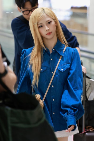 Seriously, she's cute no matter how many times I look at her..🧸 Teddy Bear Princess Luca, who followed Jennie's lead with a teddy bear bag, presents her super kawaii airport fashion💙