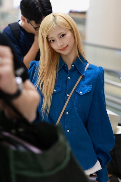 Seriously, she's cute no matter how many times I look at her..🧸 Teddy Bear Princess Luca, who followed Jennie's lead with a teddy bear bag, presents her super kawaii airport fashion💙