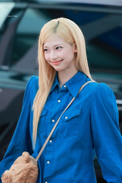 Seriously, she's cute no matter how many times I look at her..🧸 Teddy Bear Princess Luca, who followed Jennie's lead with a teddy bear bag, presents her super kawaii airport fashion💙