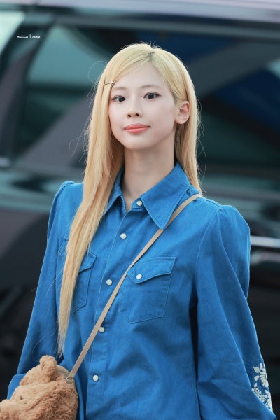 Seriously, she's cute no matter how many times I look at her..🧸 Teddy Bear Princess Luca, who followed Jennie's lead with a teddy bear bag, presents her super kawaii airport fashion💙