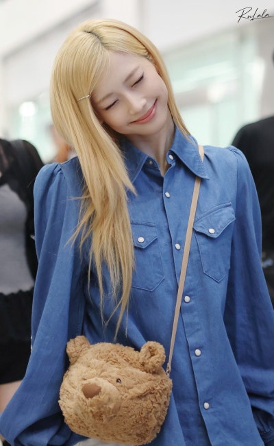 Seriously, she's cute no matter how many times I look at her..🧸 Teddy Bear Princess Luca, who followed Jennie's lead with a teddy bear bag, presents her super kawaii airport fashion💙