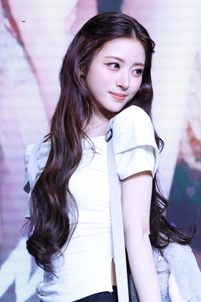Seriously, did the glass slipper fall off? lol..๐ค Anna's lovely princess pajama airport fashion, showing off Cinderella visuals in super cute pajama pants๐ (+Fan signing outfit info)