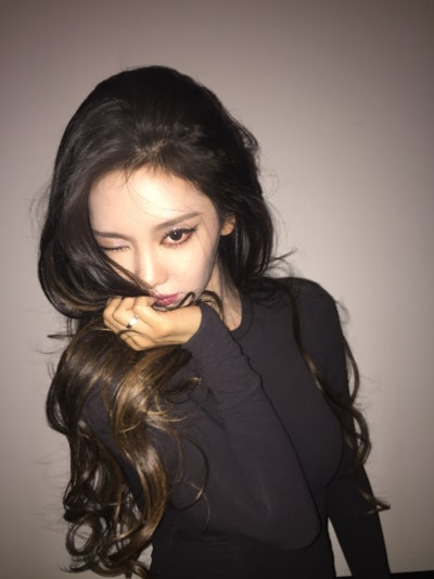 Seriously, she is the bride of the century..👰🏻♀️ Ningning’s Atlanta concert visual update, exploding with saintly beauty in a custom Gucci dress🤍