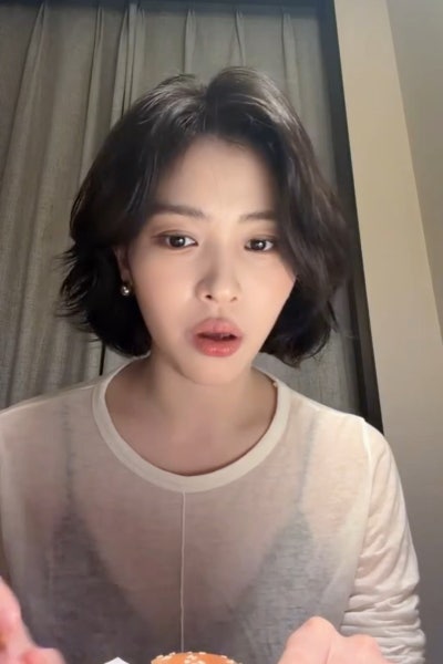 Seriously, everyone is going crazy telling Karina to button it up too lol..🤍 Here is an update on the super sexy airport fashion of Ryujin, the see-through obsessed girl, who showed up in a see-through outfit again🤭 (+Information on her must-have item)