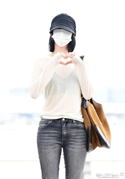 Seriously, everyone is going crazy telling Karina to button it up too lol..🤍 Here is an update on the super sexy airport fashion of Ryujin, the see-through obsessed girl, who showed up in a see-through outfit again🤭 (+Information on her must-have item)
