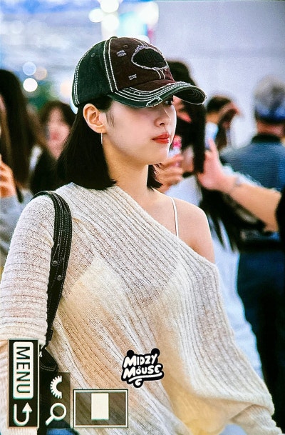 Seriously, everyone is going crazy telling Karina to button it up too lol..🤍 Here is an update on the super sexy airport fashion of Ryujin, the see-through obsessed girl, who showed up in a see-through outfit again🤭 (+Information on her must-have item)