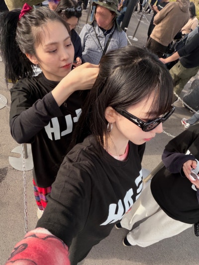 Seriously, everyone is going crazy telling Karina to button it up too lol..🤍 Here is an update on the super sexy airport fashion of Ryujin, the see-through obsessed girl, who showed up in a see-through outfit again🤭 (+Information on her must-have item)