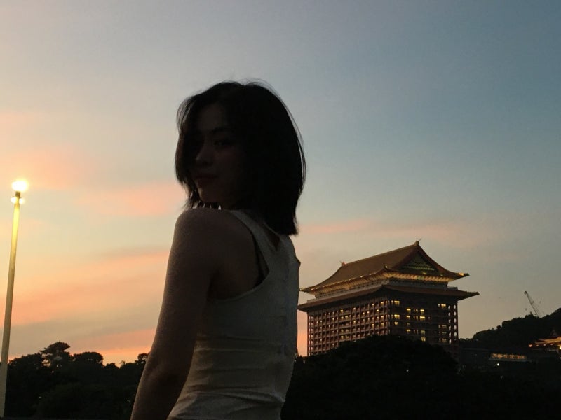 Seriously, everyone is going crazy telling Karina to button it up too lol..🤍 Here is an update on the super sexy airport fashion of Ryujin, the see-through obsessed girl, who showed up in a see-through outfit again🤭 (+Information on her must-have item)