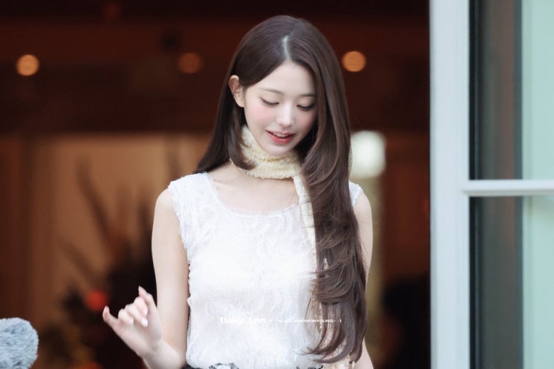 Seriously, even Dior suits her perfectly?..๐ Jang Won-young at Paris Fashion Week Dior SUMMER 27 Show, showcasing epic princess vibes with a layered cut right from her first Dior show๐
